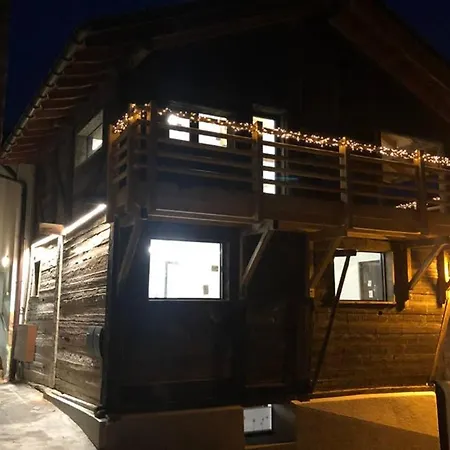 Grand Avec Terrasse A Chez-les-reuses Apartment