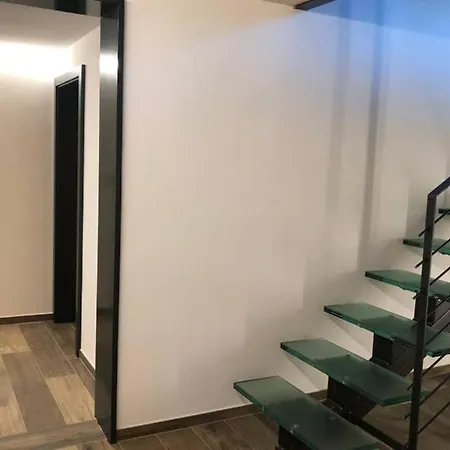 Grand Avec Terrasse A Chez-les-reuses *