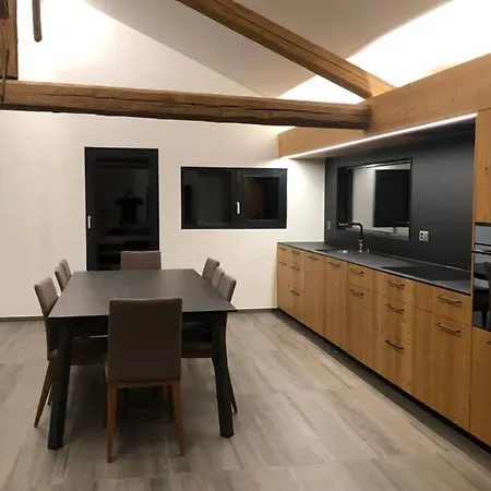 Grand Avec Terrasse A Chez-les-reuses アパート *