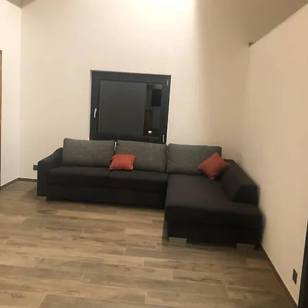 Grand Avec Terrasse A Chez-les-reuses Apartment *