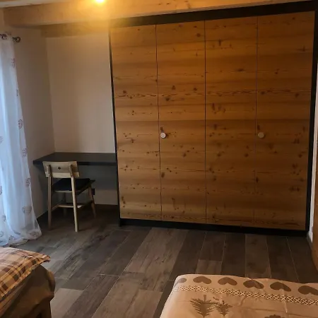 Grand Avec Terrasse A Chez-les-reuses *