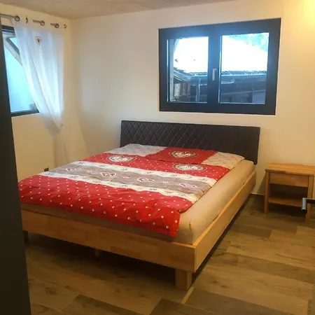 Grand Avec Terrasse A Chez-les-reuses Apartment *