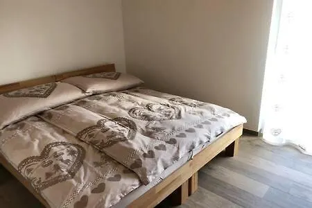 Apartment Grand Avec Terrasse A Chez-les-reuses *