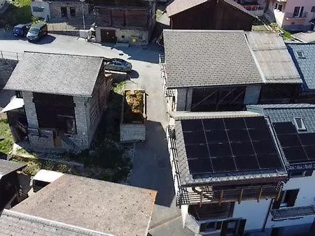 Daire Grand Avec Terrasse A Chez-les-reuses *