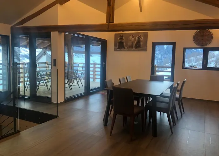 Grand Avec Terrasse à Chez-les-reuses