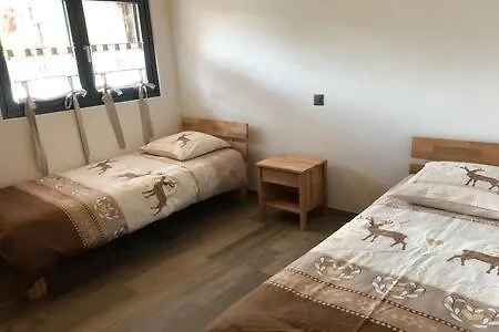 Grand Avec Terrasse à Chez-les-reuses Appartamento